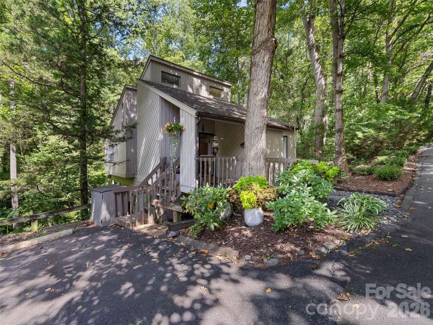 16 Cedarwood Drive, Asheville, NC 28803.  MLS# CAR4425440, YatesRealty ID 51688. 
