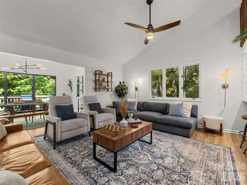 16 Cedarwood Drive, Asheville, NC 28803.  MLS# CAR4425440, YatesRealty ID 51688. 