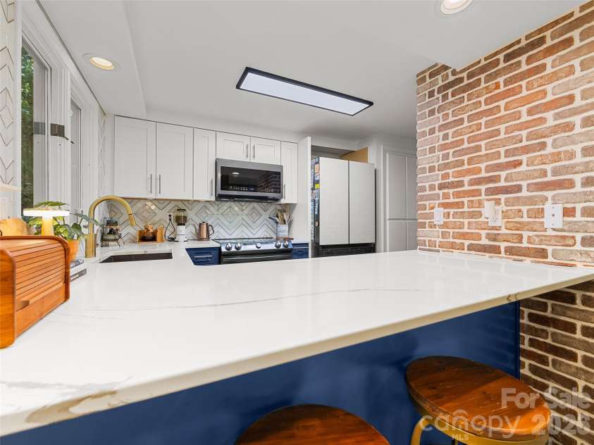 16 Cedarwood Drive, Asheville, NC 28803.  MLS# CAR4425440, YatesRealty ID 51688. 