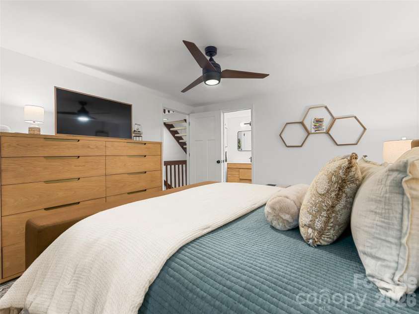16 Cedarwood Drive, Asheville, NC 28803.  MLS# CAR4425440, YatesRealty ID 51688. 