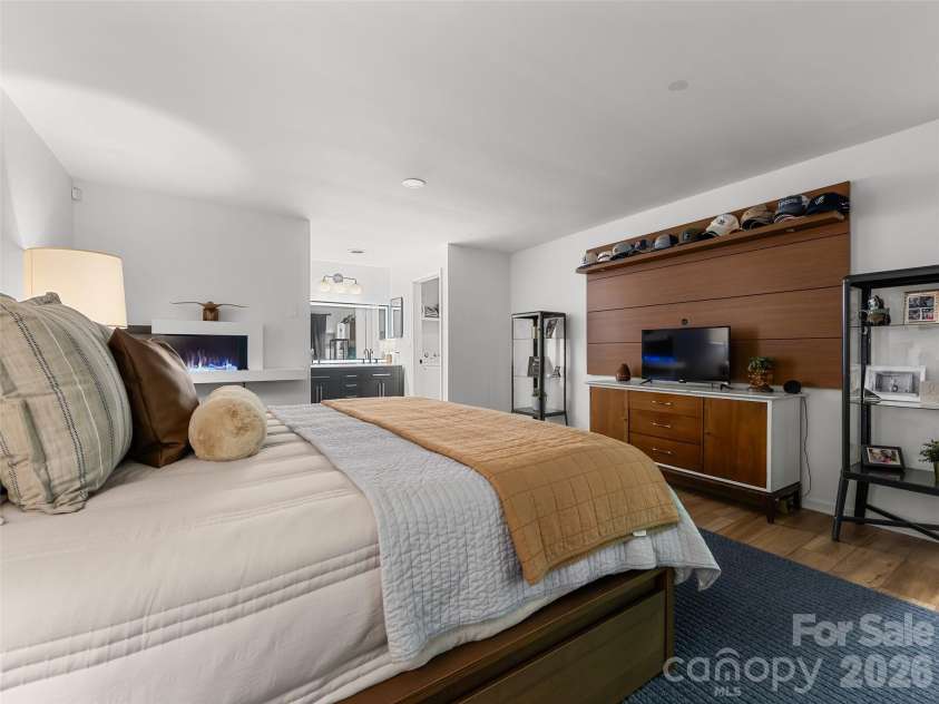 16 Cedarwood Drive, Asheville, NC 28803.  MLS# CAR4425440, YatesRealty ID 51688. 