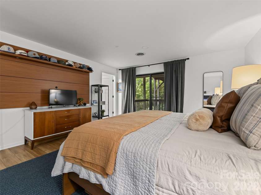 16 Cedarwood Drive, Asheville, NC 28803.  MLS# CAR4425440, YatesRealty ID 51688. 