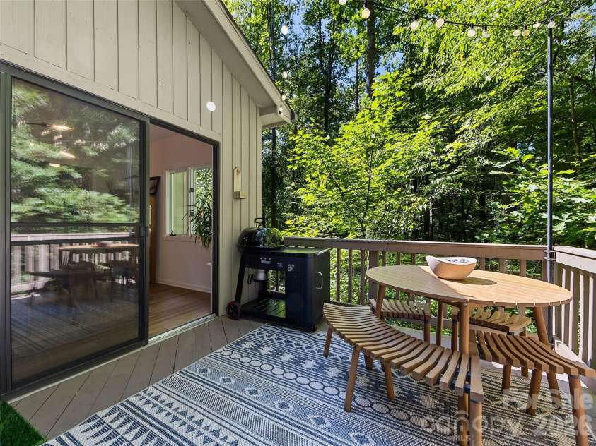 16 Cedarwood Drive, Asheville, NC 28803.  MLS# CAR4425440, YatesRealty ID 51688. 