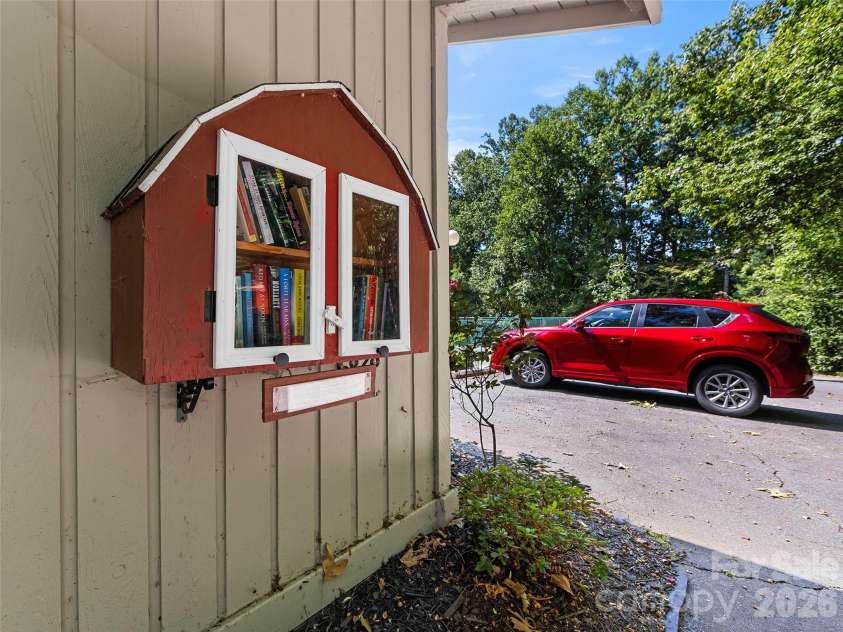 16 Cedarwood Drive, Asheville, NC 28803.  MLS# CAR4425440, YatesRealty ID 51688. 