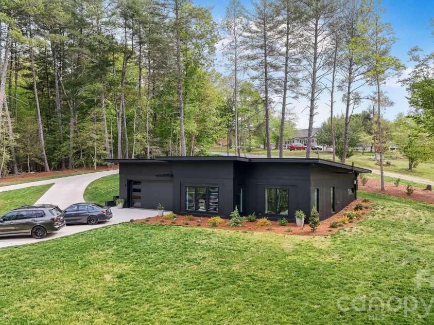 444 Starnes Circle Drive, Taylorsville, NC 28681.  MLS# CAR4360274, YatesRealty ID 5169. 