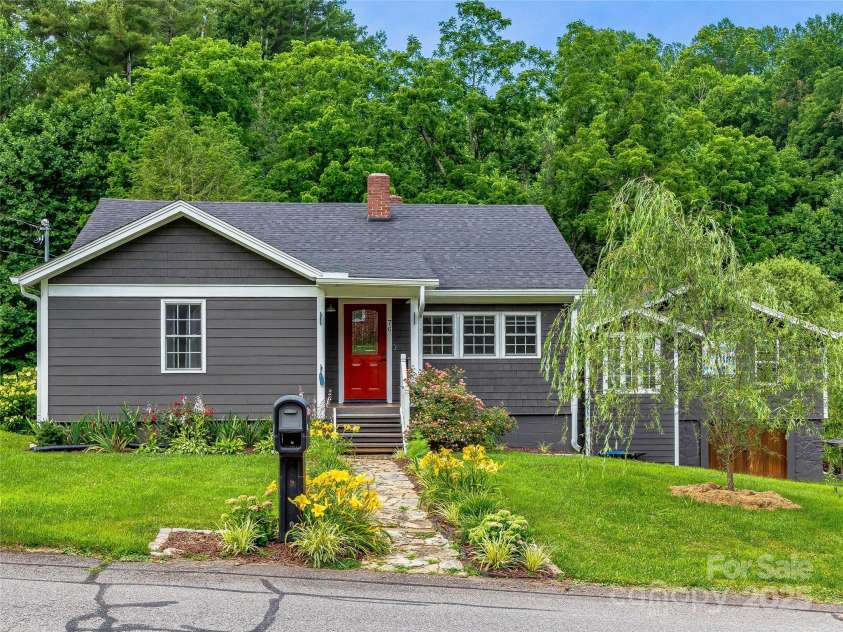 74 & 76 Park Drive, Waynesville, NC 28786.  MLS# CAR4201316, YatesRealty ID 5169. 