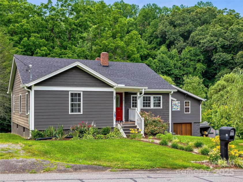 74 & 76 Park Drive, Waynesville, NC 28786.  MLS# CAR4201316, YatesRealty ID 5169. 