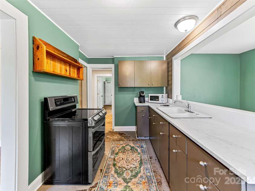 74 & 76 Park Drive, Waynesville, NC 28786.  MLS# CAR4201316, YatesRealty ID 5169. 