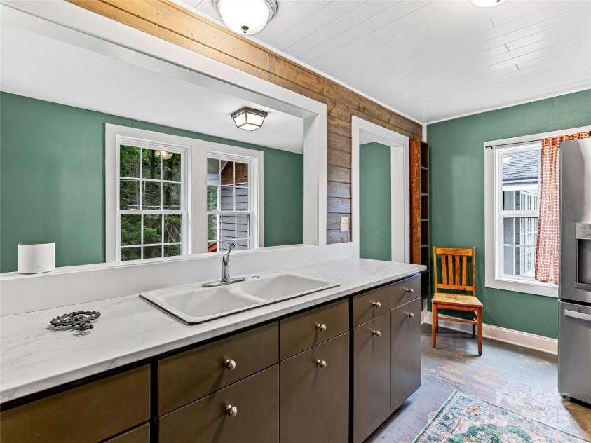 74 & 76 Park Drive, Waynesville, NC 28786.  MLS# CAR4201316, YatesRealty ID 5169. 