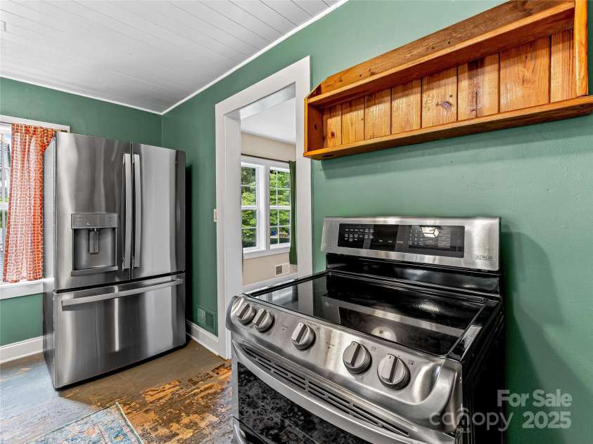 74 & 76 Park Drive, Waynesville, NC 28786.  MLS# CAR4201316, YatesRealty ID 5169. 