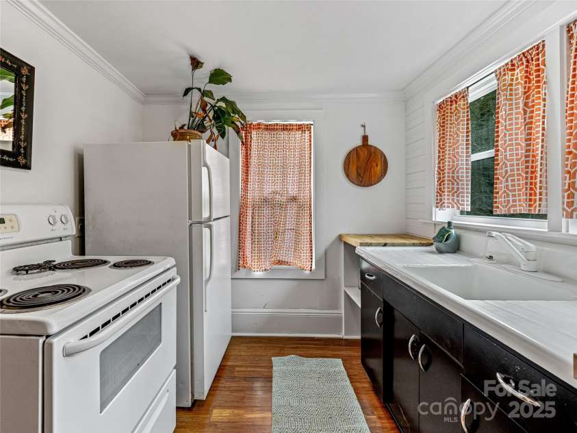 74 & 76 Park Drive, Waynesville, NC 28786.  MLS# CAR4201316, YatesRealty ID 5169. Apartment Kitchen