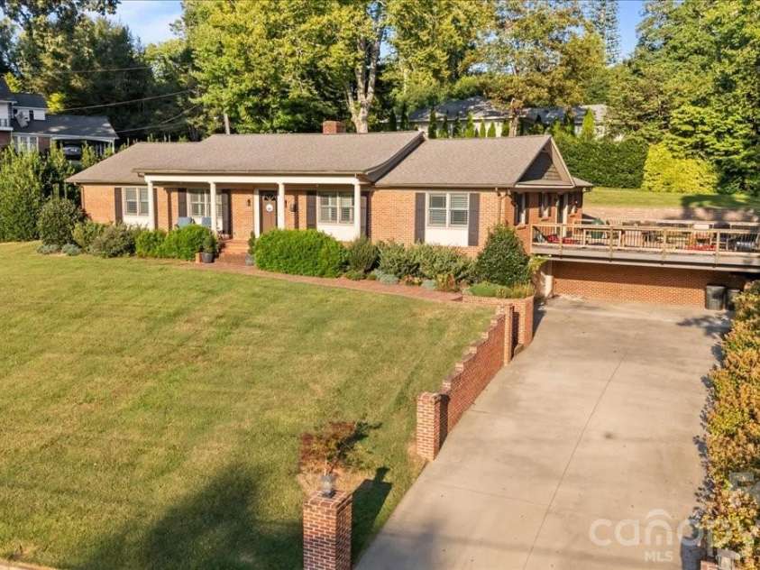 102 Hillside Lane, Morganton, NC 28655.  MLS# CAR4425080, YatesRealty ID 51691. 