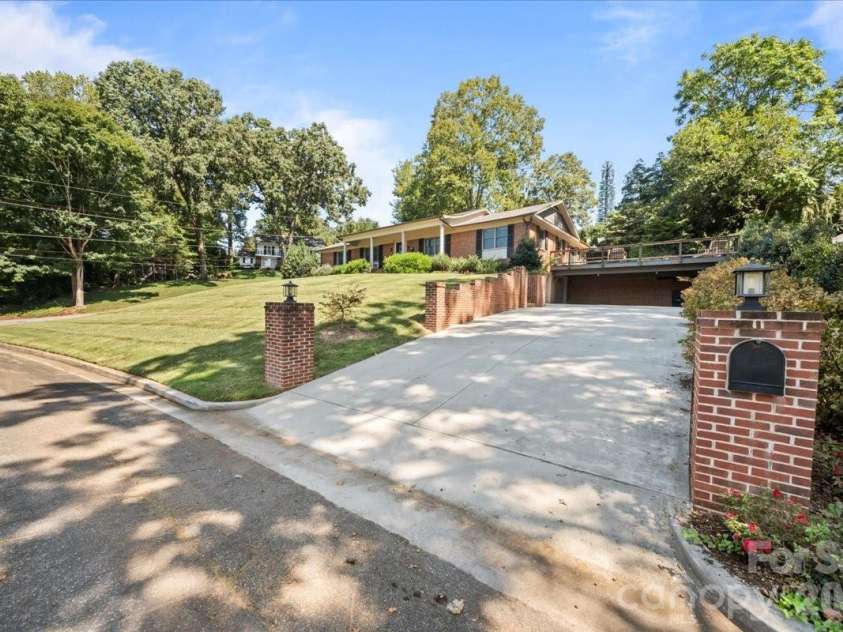 102 Hillside Lane, Morganton, NC 28655.  MLS# CAR4425080, YatesRealty ID 51691. 