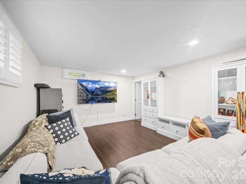 102 Hillside Lane, Morganton, NC 28655.  MLS# CAR4425080, YatesRealty ID 51691. 