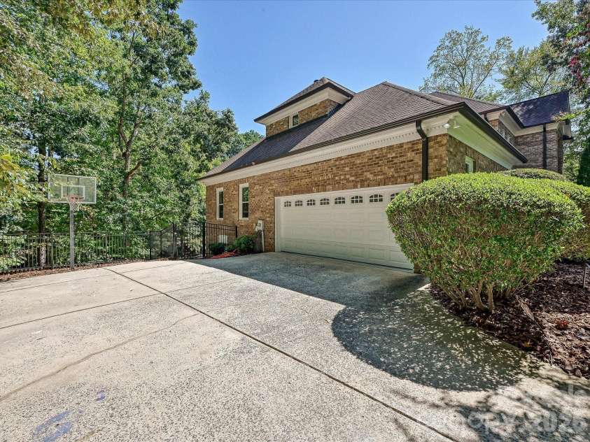 3600 Providence Manor Road, Charlotte, NC 28270.  MLS# CAR4424920, YatesRealty ID 51692. Garage