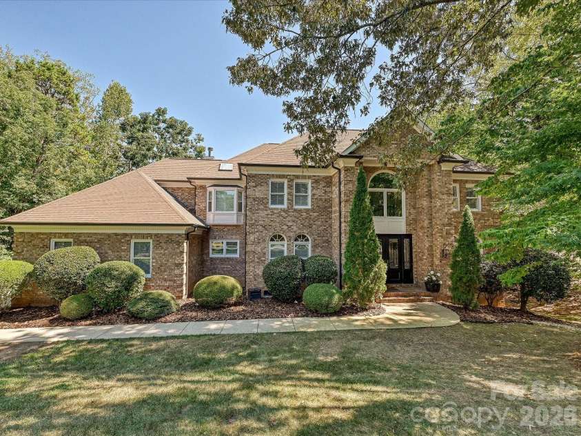 3600 Providence Manor Road, Charlotte, NC 28270.  MLS# CAR4424920, YatesRealty ID 51692. Welcome Home!
