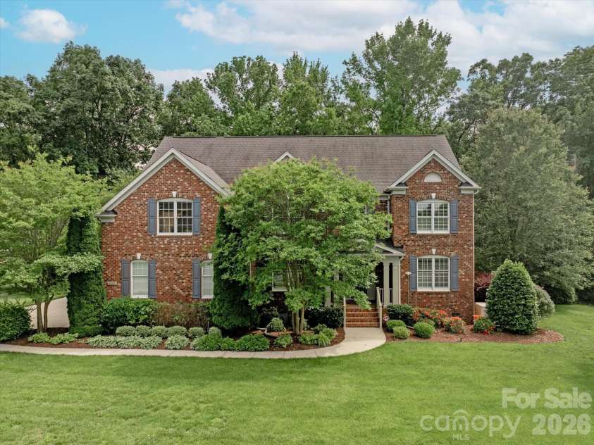409 Running Horse Lane, Waxhaw, NC 28173.  MLS# CAR4425368, YatesRealty ID 51694. 