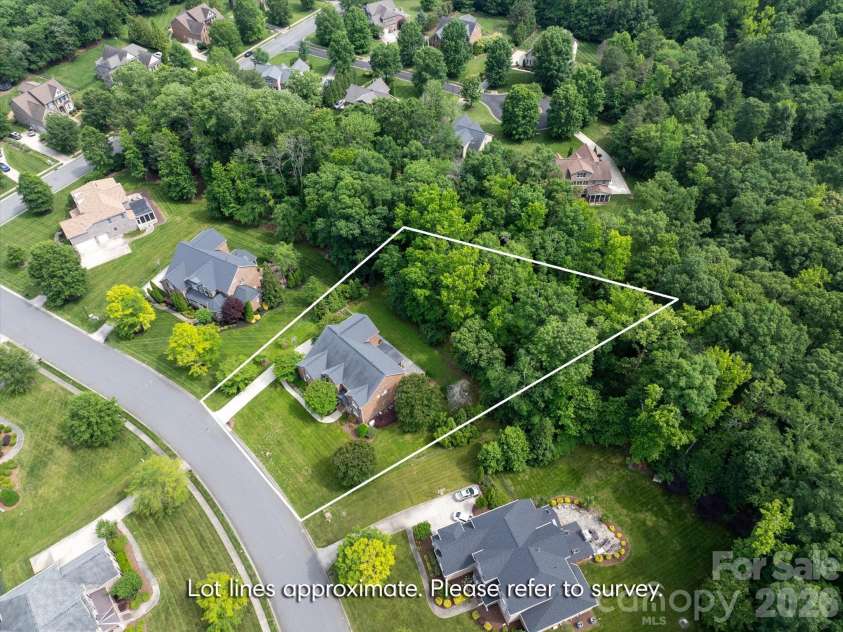 409 Running Horse Lane, Waxhaw, NC 28173.  MLS# CAR4425368, YatesRealty ID 51694. 