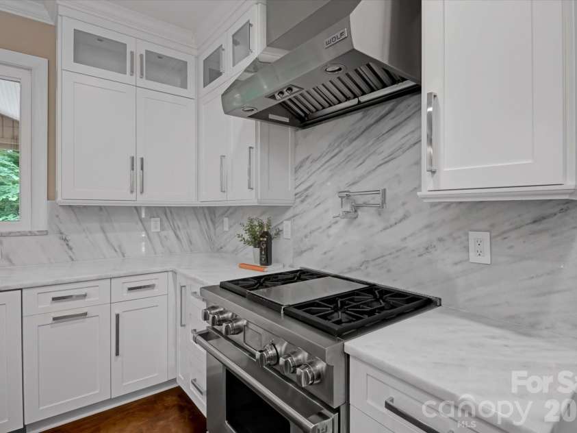 409 Running Horse Lane, Waxhaw, NC 28173.  MLS# CAR4425368, YatesRealty ID 51694. 
