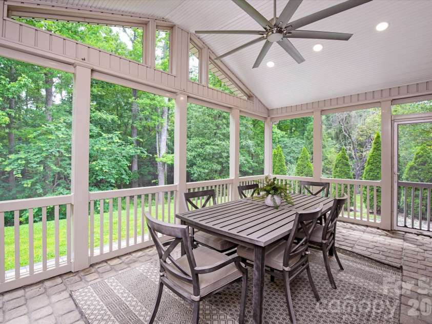 409 Running Horse Lane, Waxhaw, NC 28173.  MLS# CAR4425368, YatesRealty ID 51694. 