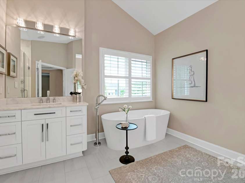 409 Running Horse Lane, Waxhaw, NC 28173.  MLS# CAR4425368, YatesRealty ID 51694. 