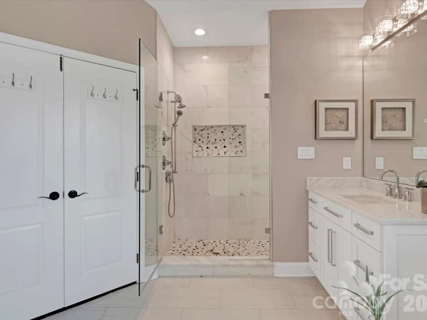 409 Running Horse Lane, Waxhaw, NC 28173.  MLS# CAR4425368, YatesRealty ID 51694. 