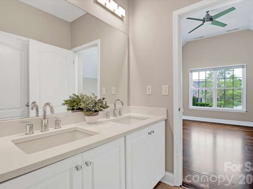 409 Running Horse Lane, Waxhaw, NC 28173.  MLS# CAR4425368, YatesRealty ID 51694. 