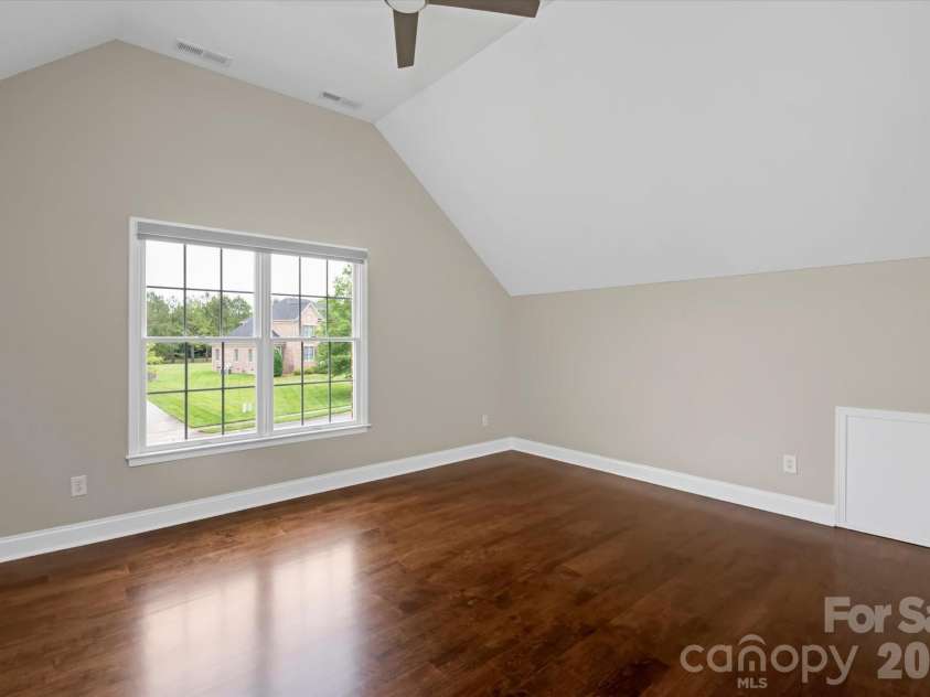 409 Running Horse Lane, Waxhaw, NC 28173.  MLS# CAR4425368, YatesRealty ID 51694. 