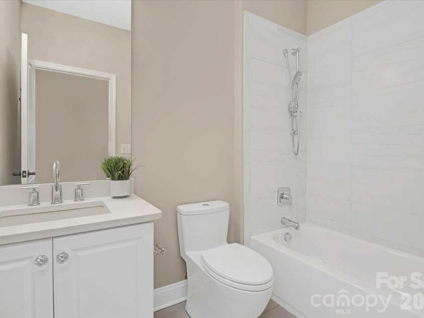 409 Running Horse Lane, Waxhaw, NC 28173.  MLS# CAR4425368, YatesRealty ID 51694. 