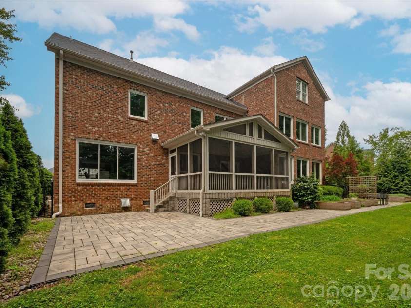 409 Running Horse Lane, Waxhaw, NC 28173.  MLS# CAR4425368, YatesRealty ID 51694. 