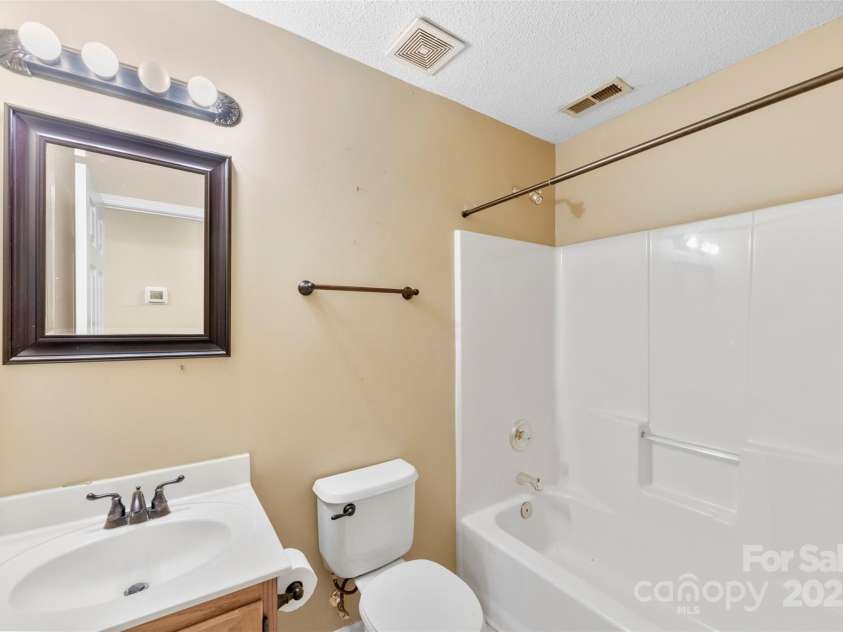 7335 Henderson Park Road, Huntersville, NC 28078.  MLS# CAR4327991, YatesRealty ID 51694. Second full bathroom