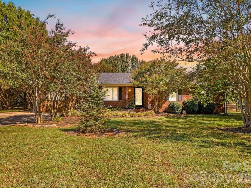 230 Old Farm Road, Salisbury, NC 28146.  MLS# CAR4420344, YatesRealty ID 51698. 