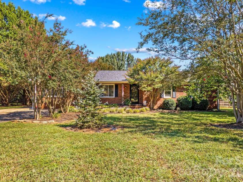 230 Old Farm Road, Salisbury, NC 28146.  MLS# CAR4420344, YatesRealty ID 51698. 
