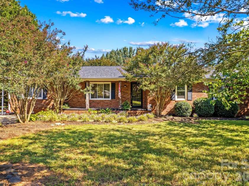 230 Old Farm Road, Salisbury, NC 28146.  MLS# CAR4420344, YatesRealty ID 51698. 