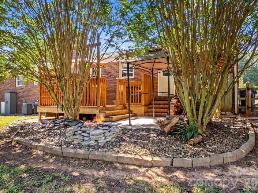 230 Old Farm Road, Salisbury, NC 28146.  MLS# CAR4420344, YatesRealty ID 51698. 