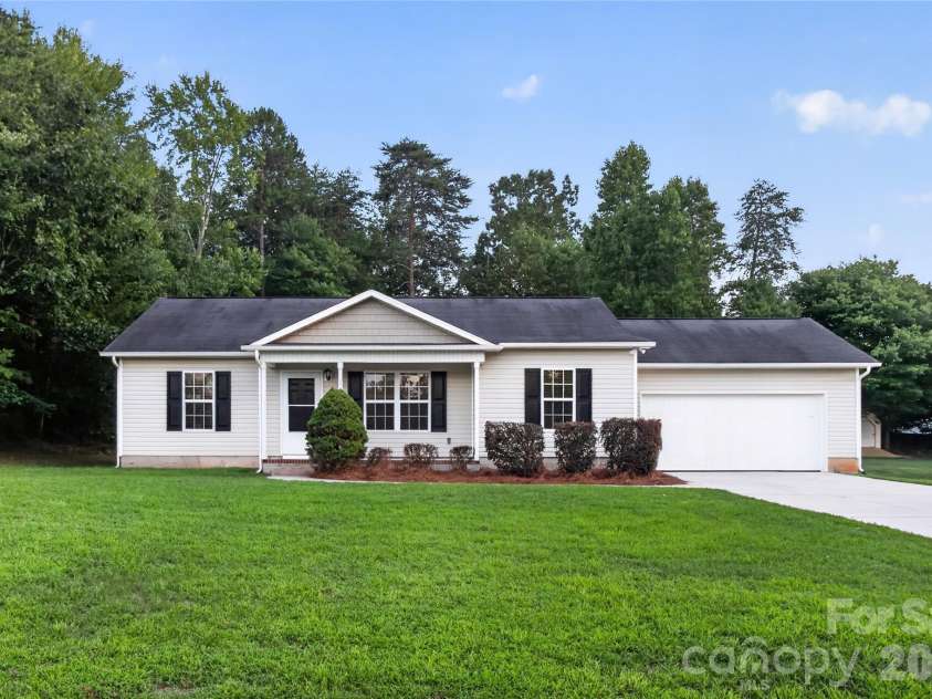 213 Winding Cedar Drive, Statesville, NC 28677.  MLS# CAR4412797, YatesRealty ID 51699. 