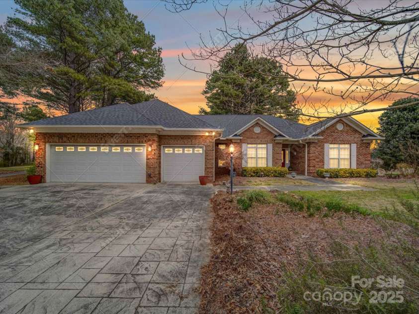 805 Stack Road, Monroe, NC 28112.  MLS# CAR4231481, YatesRealty ID 5170. Drive with stamped concrete