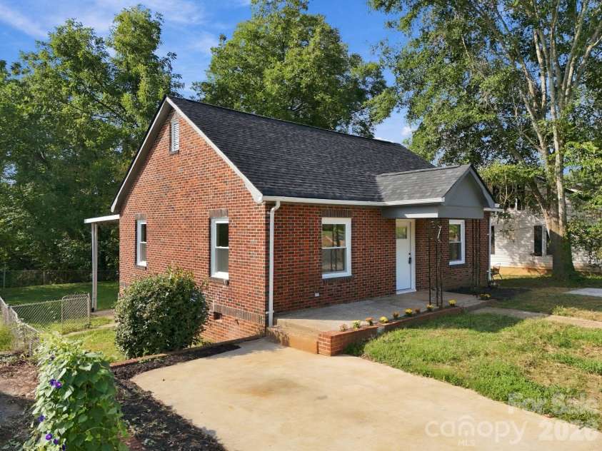 314 Rockyford Street, Morganton, NC 28655.  MLS# CAR4424931, YatesRealty ID 51700. 