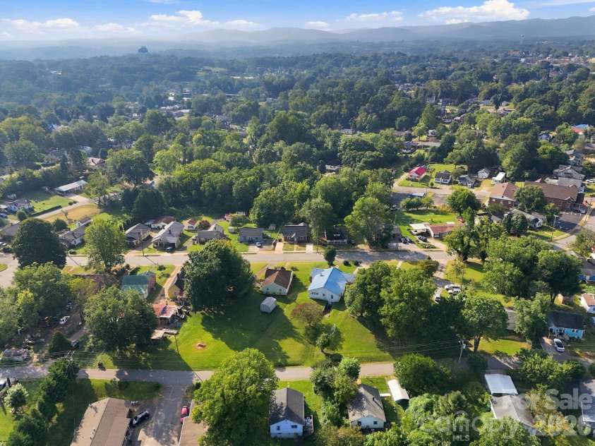 314 Rockyford Street, Morganton, NC 28655.  MLS# CAR4424931, YatesRealty ID 51700. 