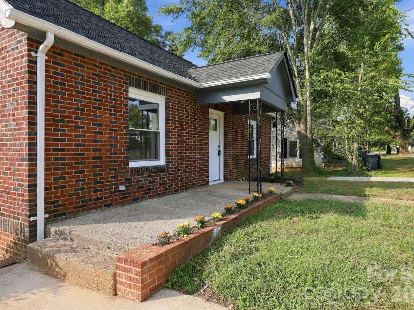 314 Rockyford Street, Morganton, NC 28655.  MLS# CAR4424931, YatesRealty ID 51700. 