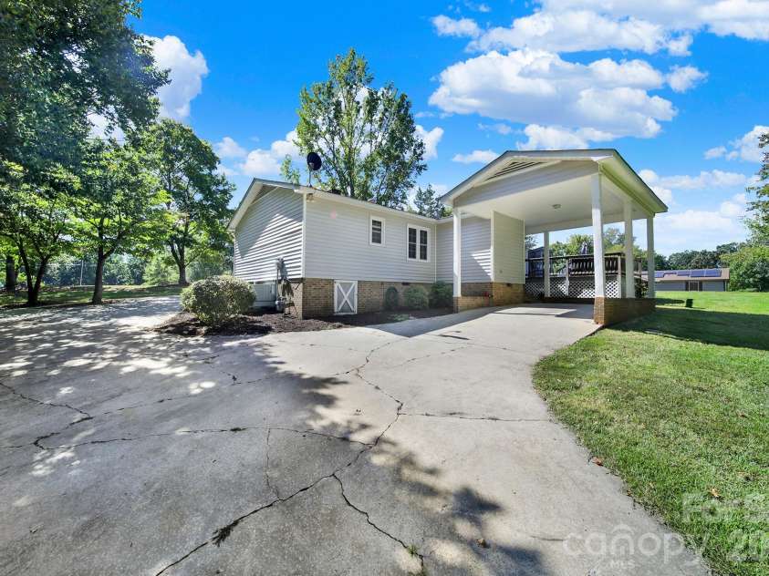3015 Pageland Highway, Lancaster, SC 29720.  MLS# CAR4423845, YatesRealty ID 51704. 