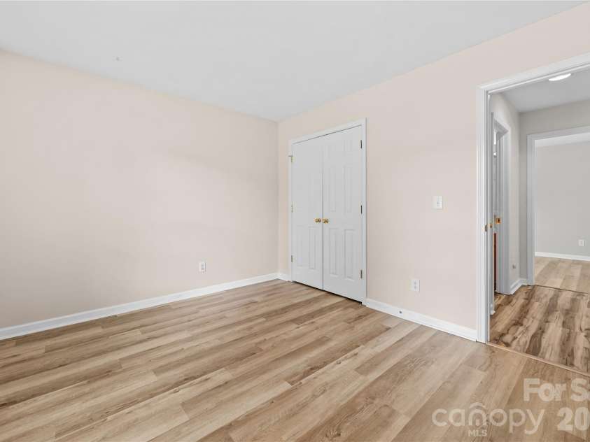 11811 Cheviott Hill Lane, Charlotte, NC 28213.  MLS# CAR4424370, YatesRealty ID 51705. 