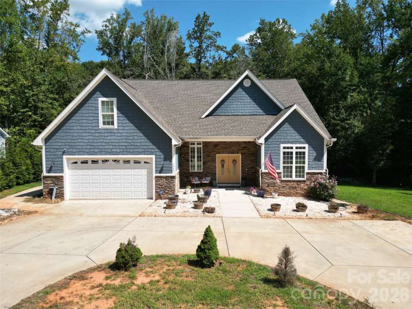 7902 Denbur Drive, Charlotte, NC 28215.  MLS# CAR4424339, YatesRealty ID 51706. 