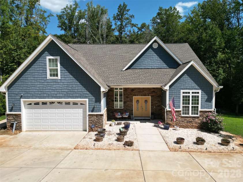 7902 Denbur Drive, Charlotte, NC 28215.  MLS# CAR4424339, YatesRealty ID 51706. 