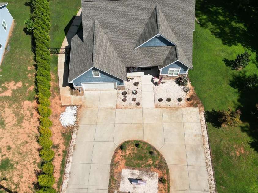 7902 Denbur Drive, Charlotte, NC 28215.  MLS# CAR4424339, YatesRealty ID 51706. 