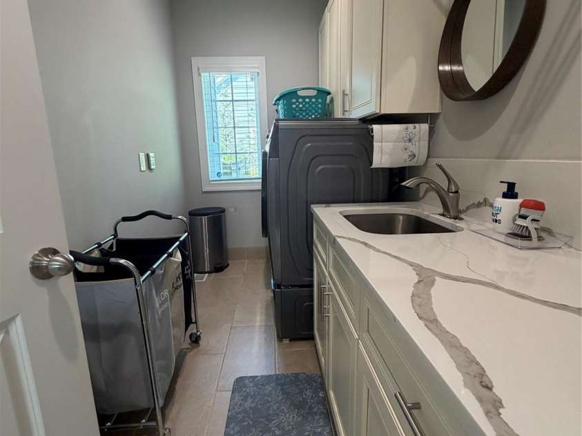 7902 Denbur Drive, Charlotte, NC 28215.  MLS# CAR4424339, YatesRealty ID 51706. 