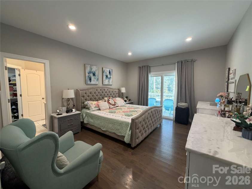 7902 Denbur Drive, Charlotte, NC 28215.  MLS# CAR4424339, YatesRealty ID 51706. 