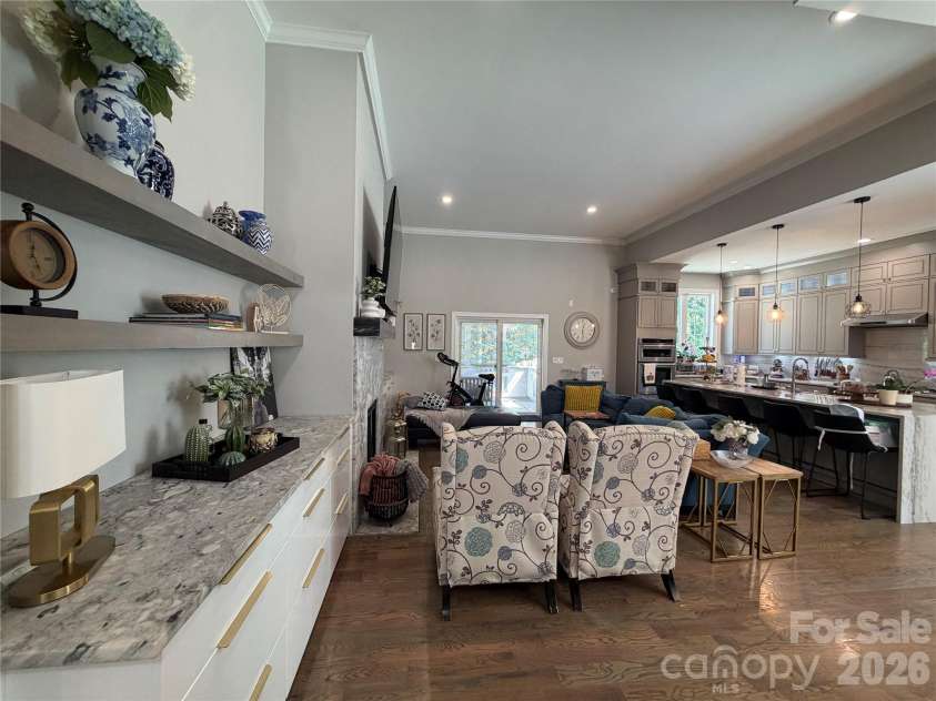 7902 Denbur Drive, Charlotte, NC 28215.  MLS# CAR4424339, YatesRealty ID 51706. 