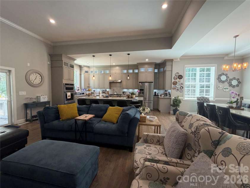 7902 Denbur Drive, Charlotte, NC 28215.  MLS# CAR4424339, YatesRealty ID 51706. 