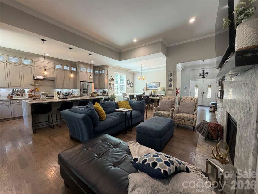 7902 Denbur Drive, Charlotte, NC 28215.  MLS# CAR4424339, YatesRealty ID 51706. 